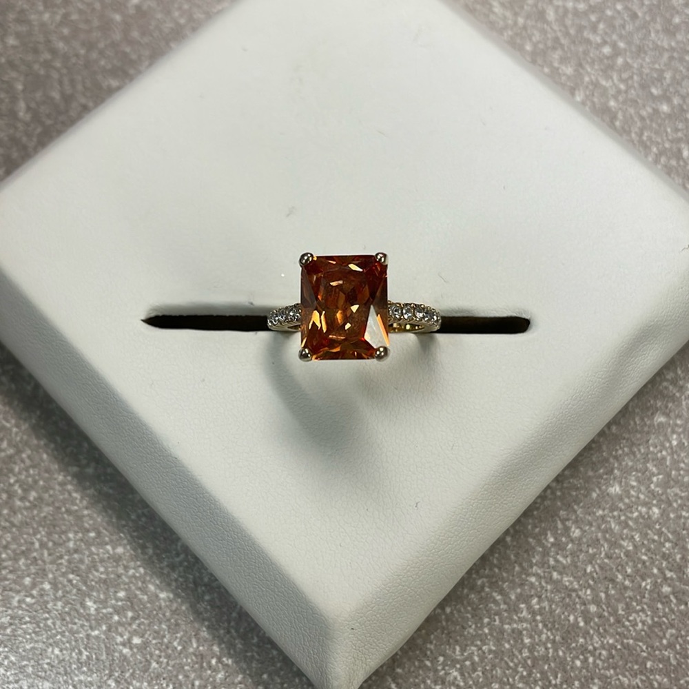 Vintage costume jewelry peach or citrine colored stone in middle.